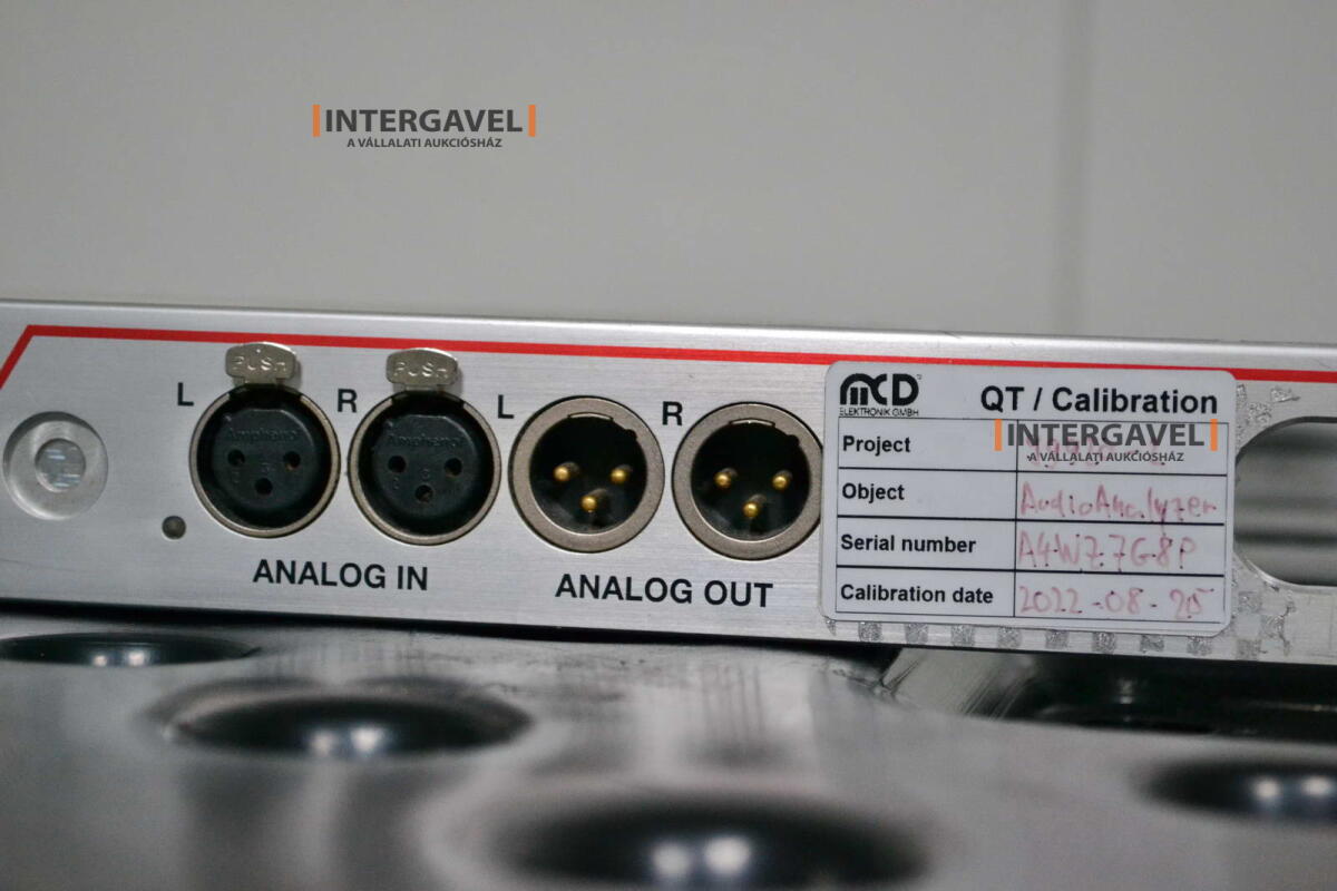 Signal generator (Rohde & Schwarz, SMB 100 A) és egyéb műszerek 23