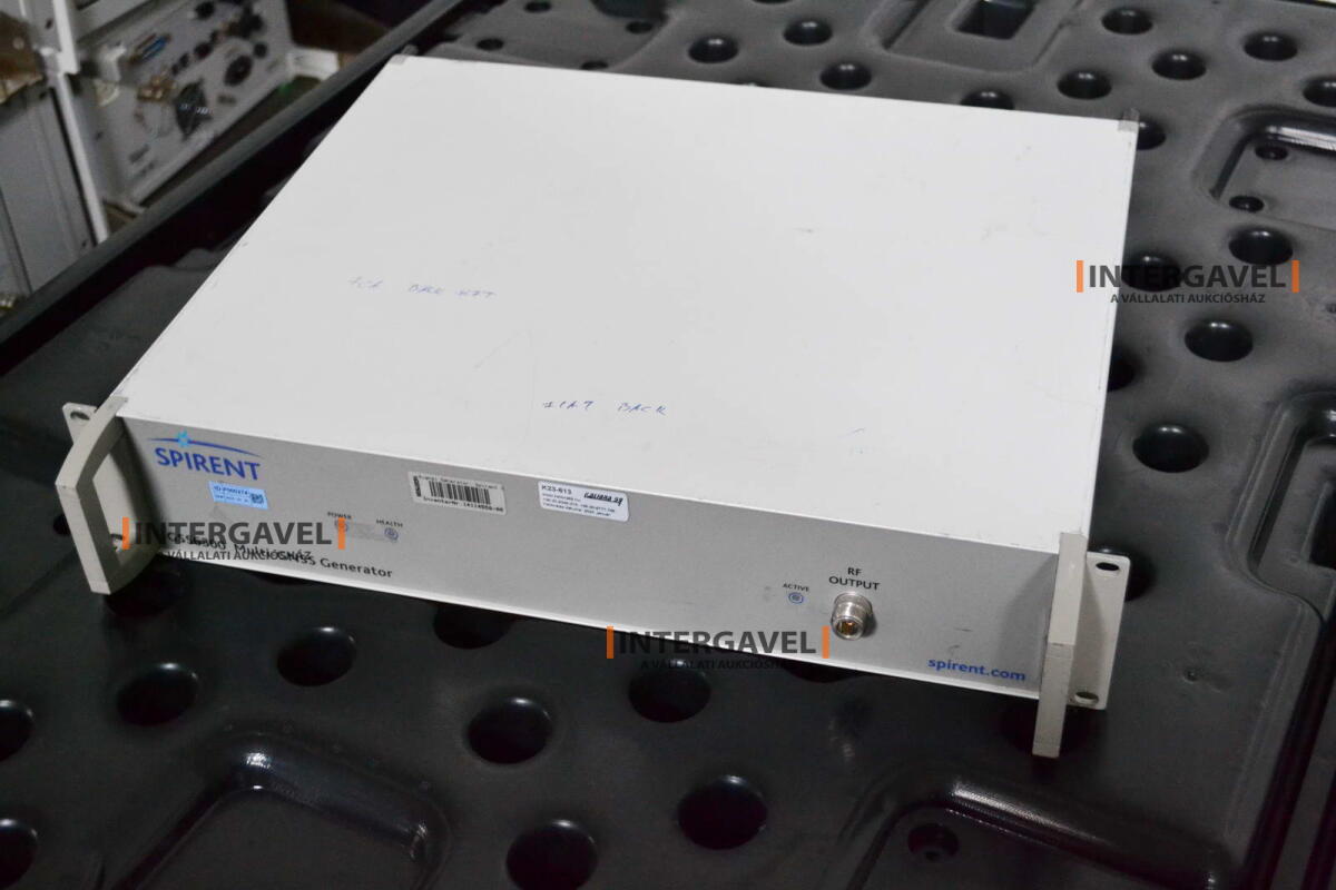 Signal generator (Rohde & Schwarz, SMB 100 A) és egyéb műszerek 28