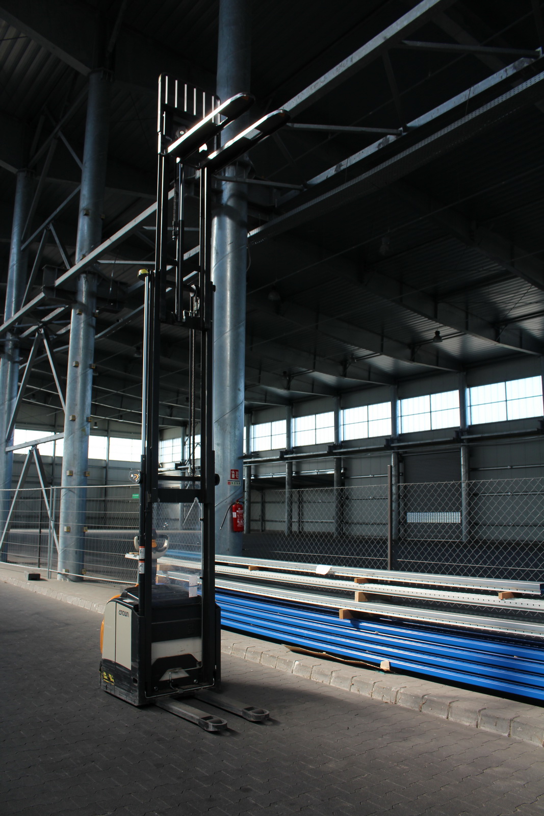 Magasemelésű vezetőplatformos raklapmozgató 9