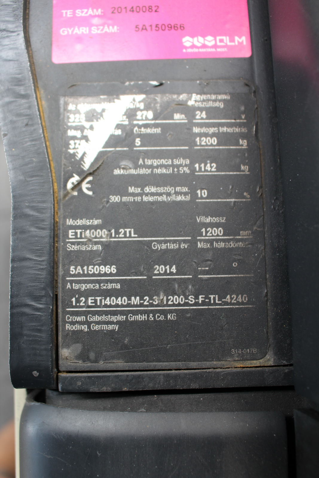 Magasemelésű vezetőplatformos raklapmozgató 2