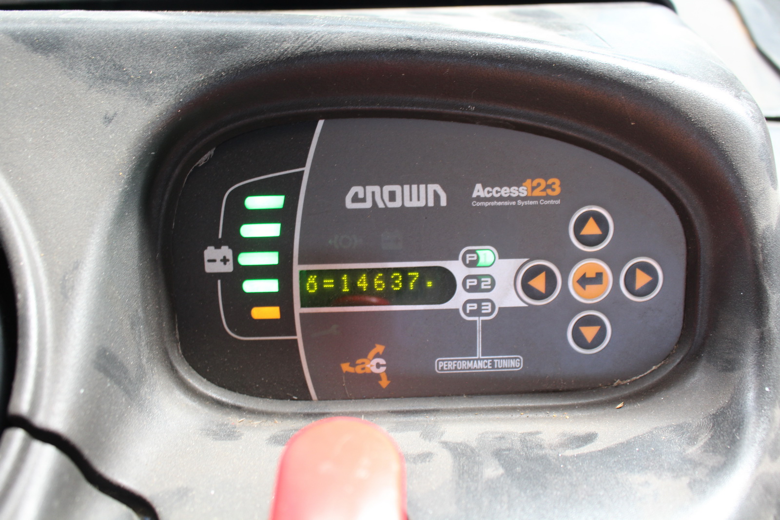 Magasemelésű vezetőplatformos raklapmozgató 3