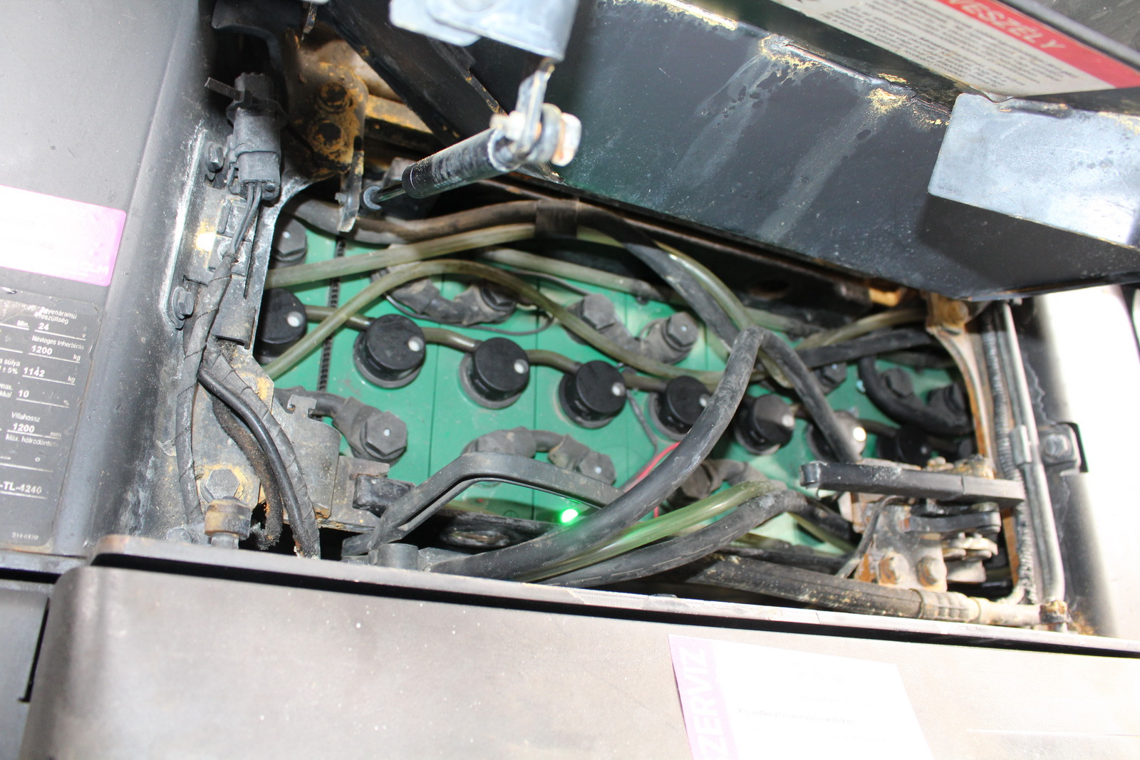 Magasemelésű vezetőplatformos raklapmozgató 5