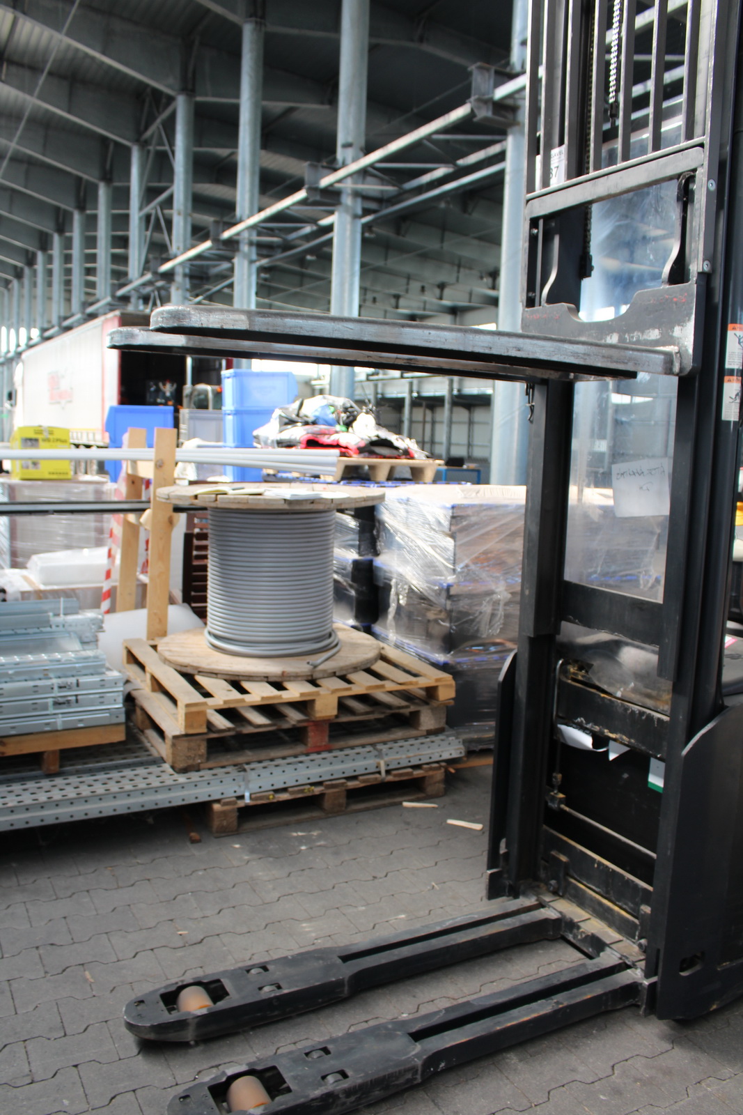 Magasemelésű vezetőplatformos raklapmozgató 7