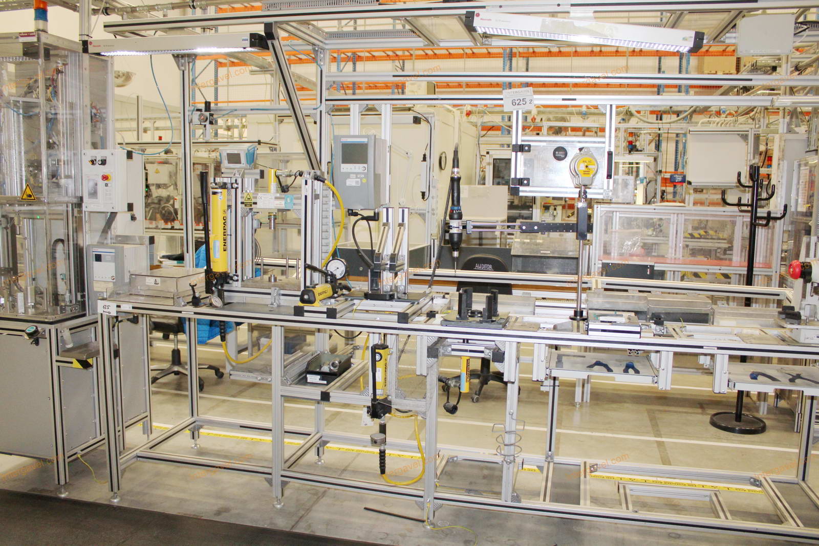 Szerelő munkahely 4