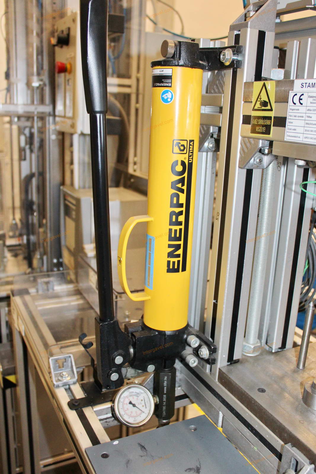 Szerelő munkahely 8