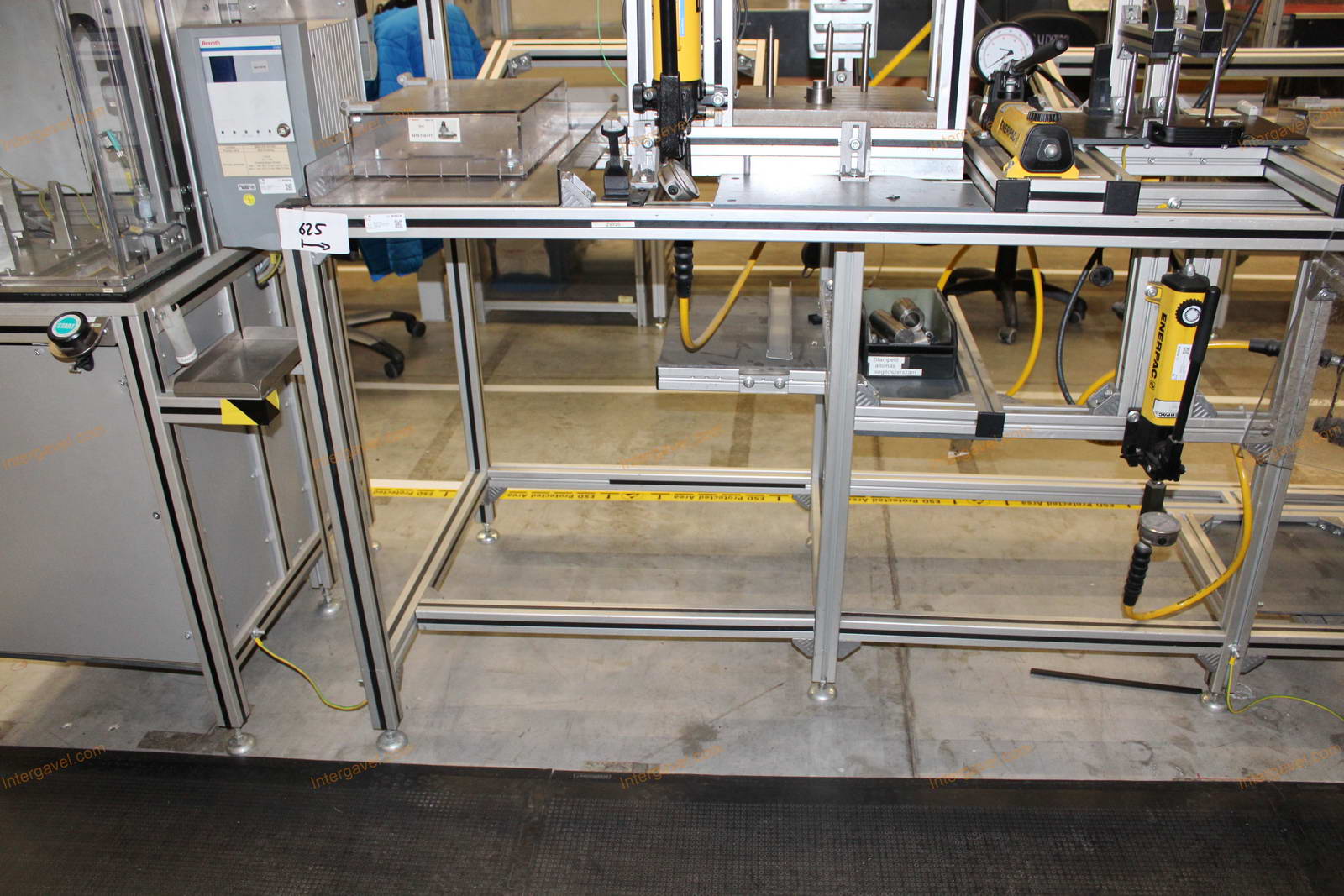 Szerelő munkahely 18