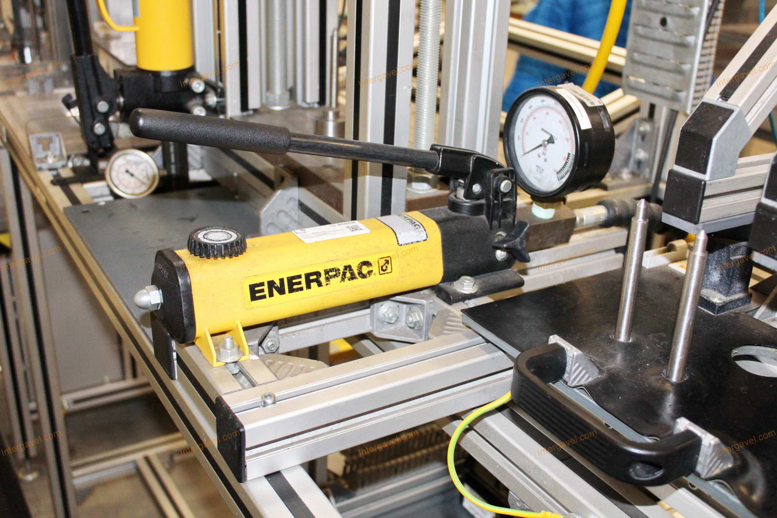 Szerelő munkahely 20