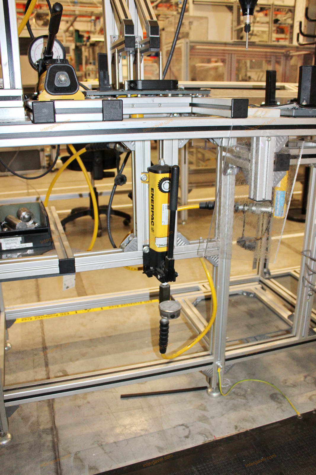 Szerelő munkahely 22