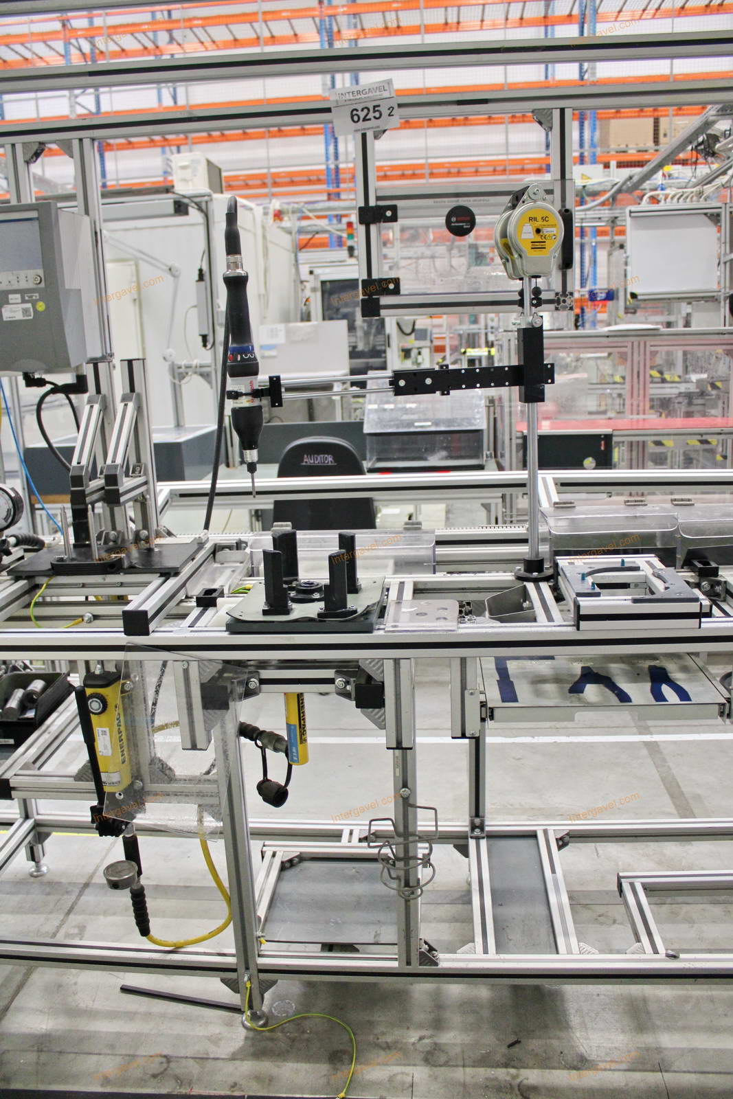 Szerelő munkahely 25