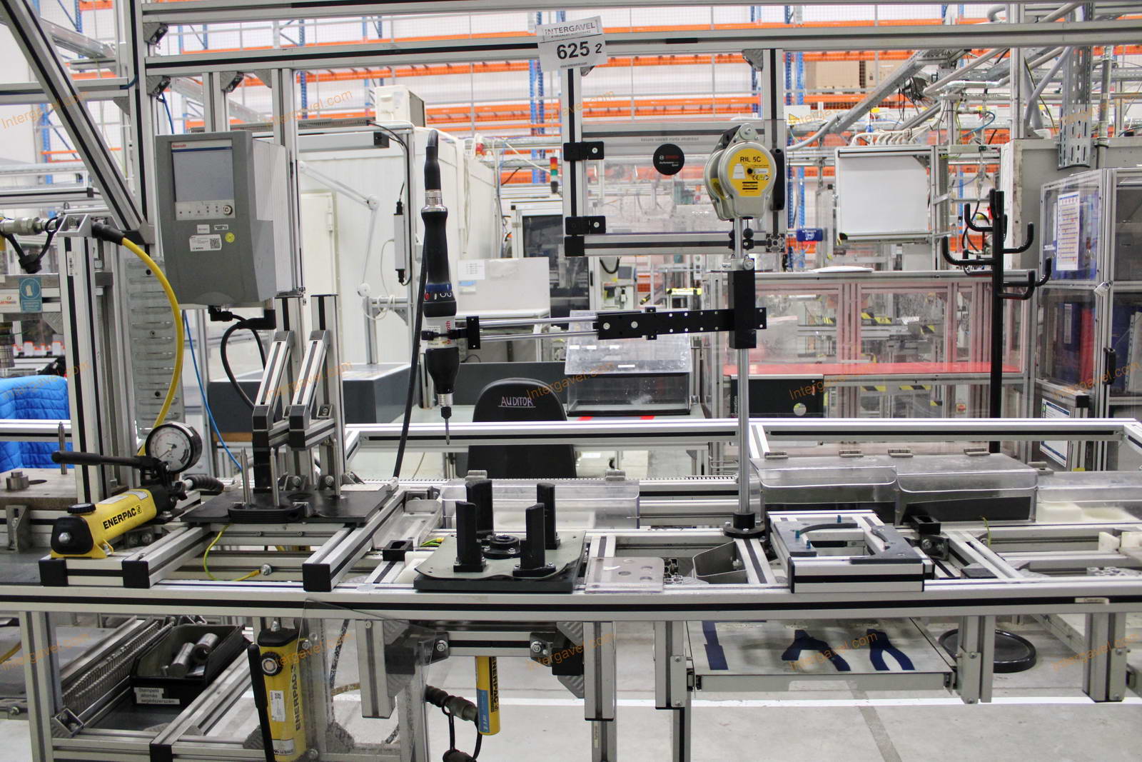 Szerelő munkahely 26