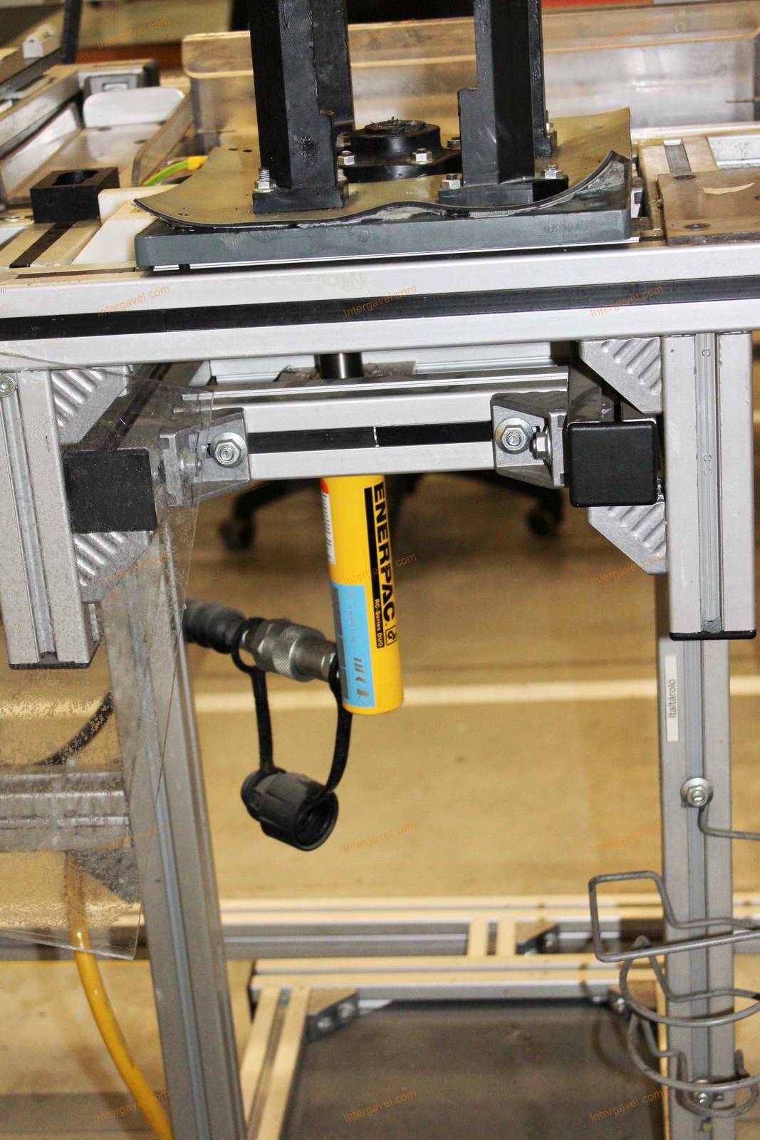 Szerelő munkahely 33