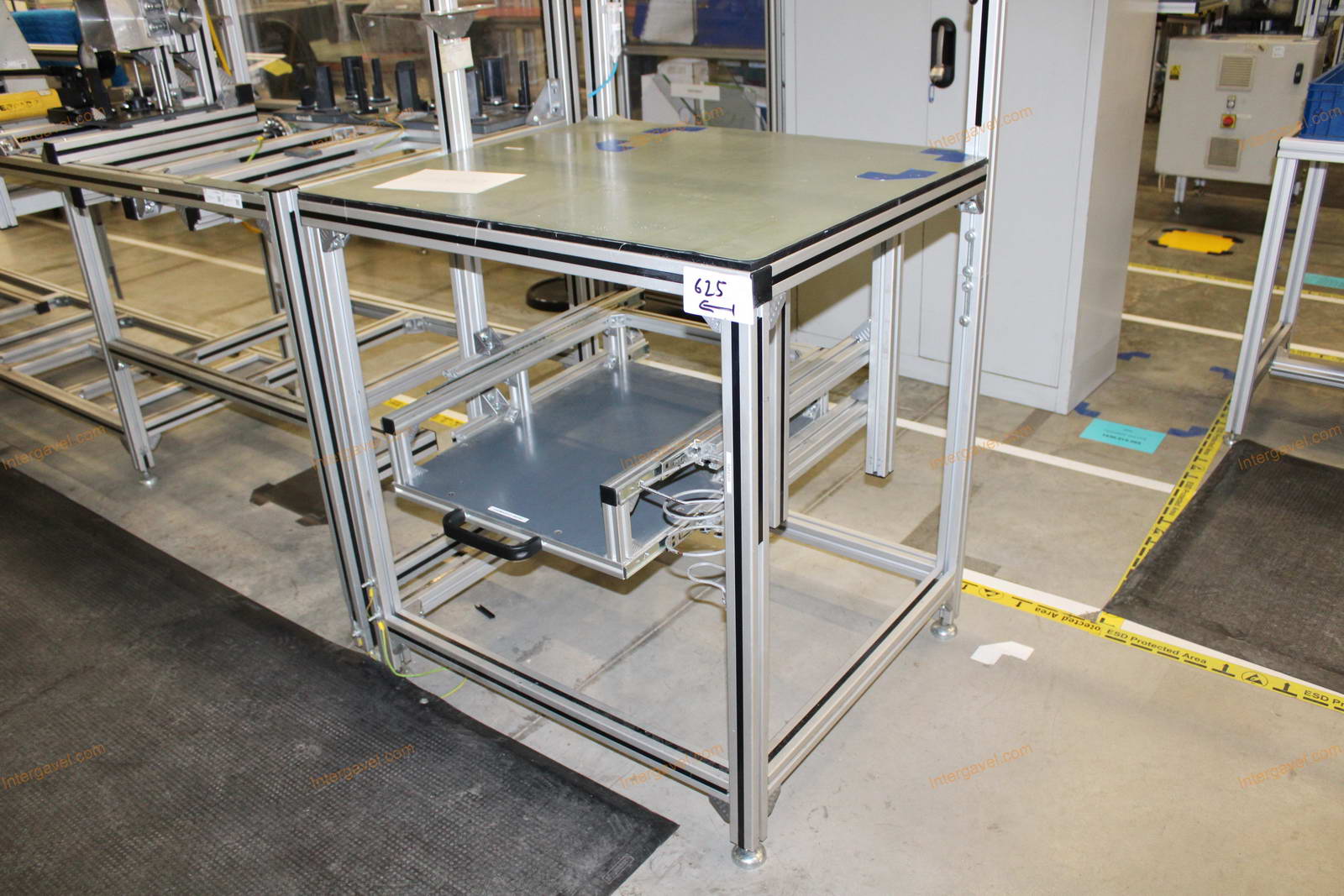 Szerelő munkahely 46