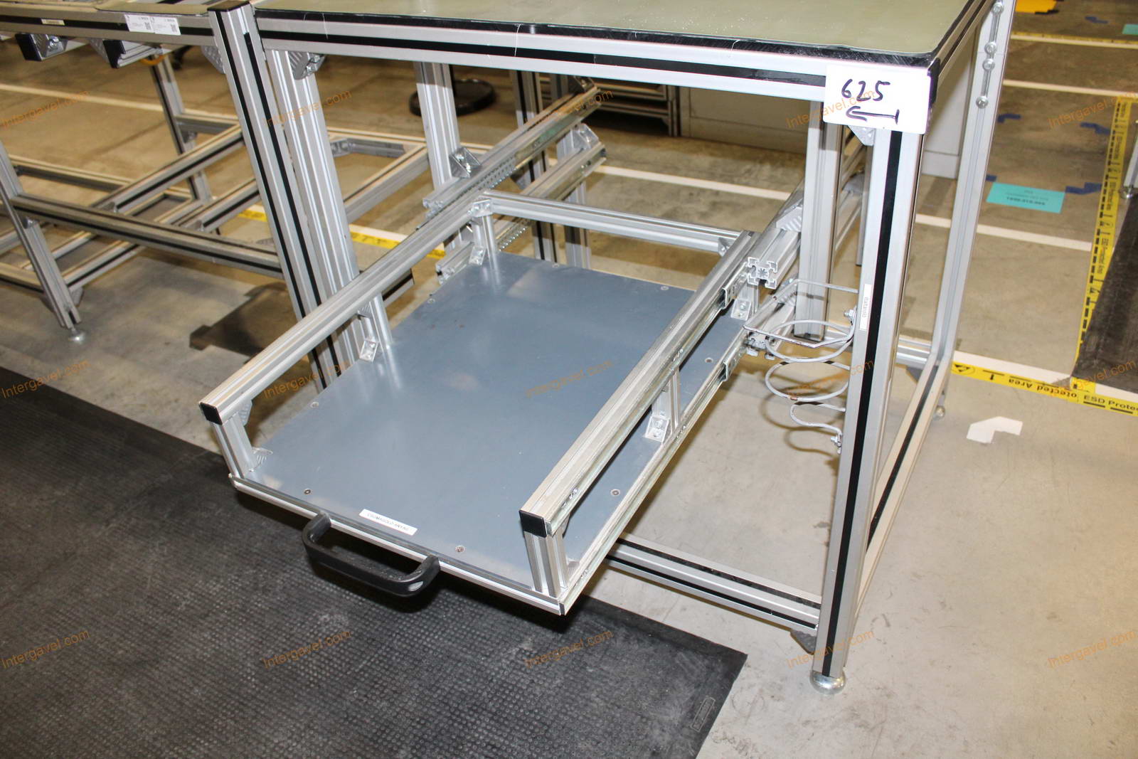 Szerelő munkahely 47