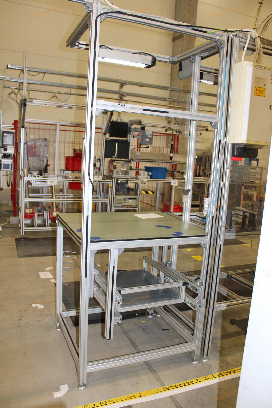 Szerelő munkahely 50