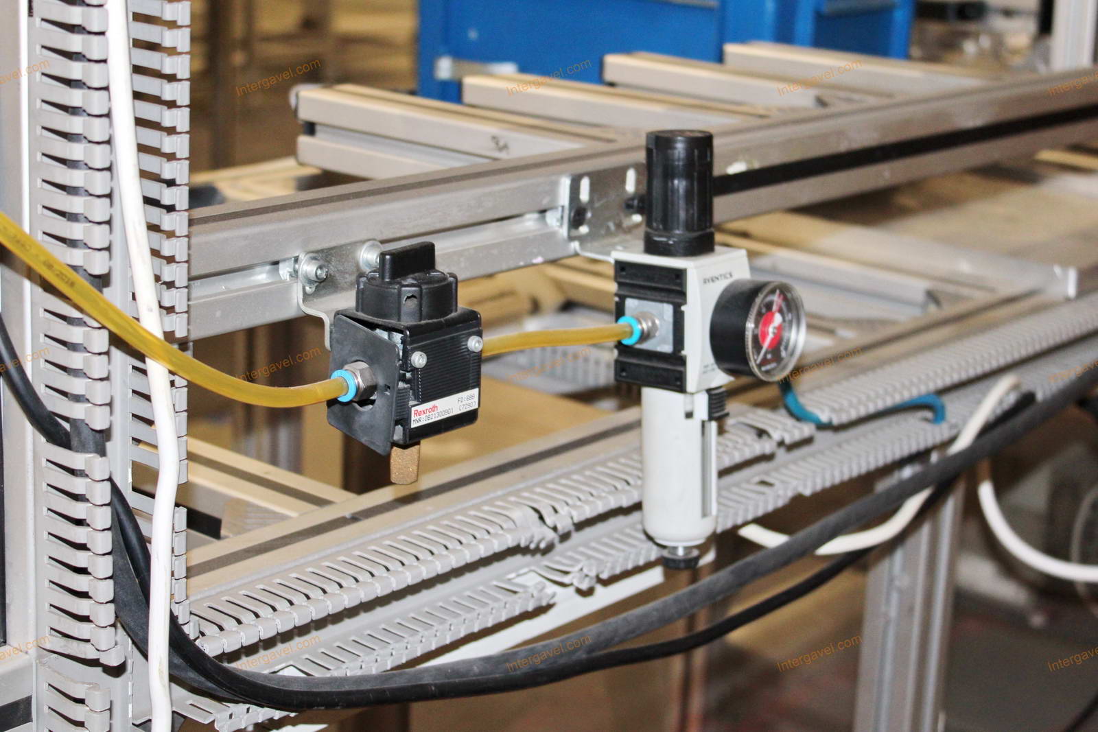 Szerelő munkahely 15