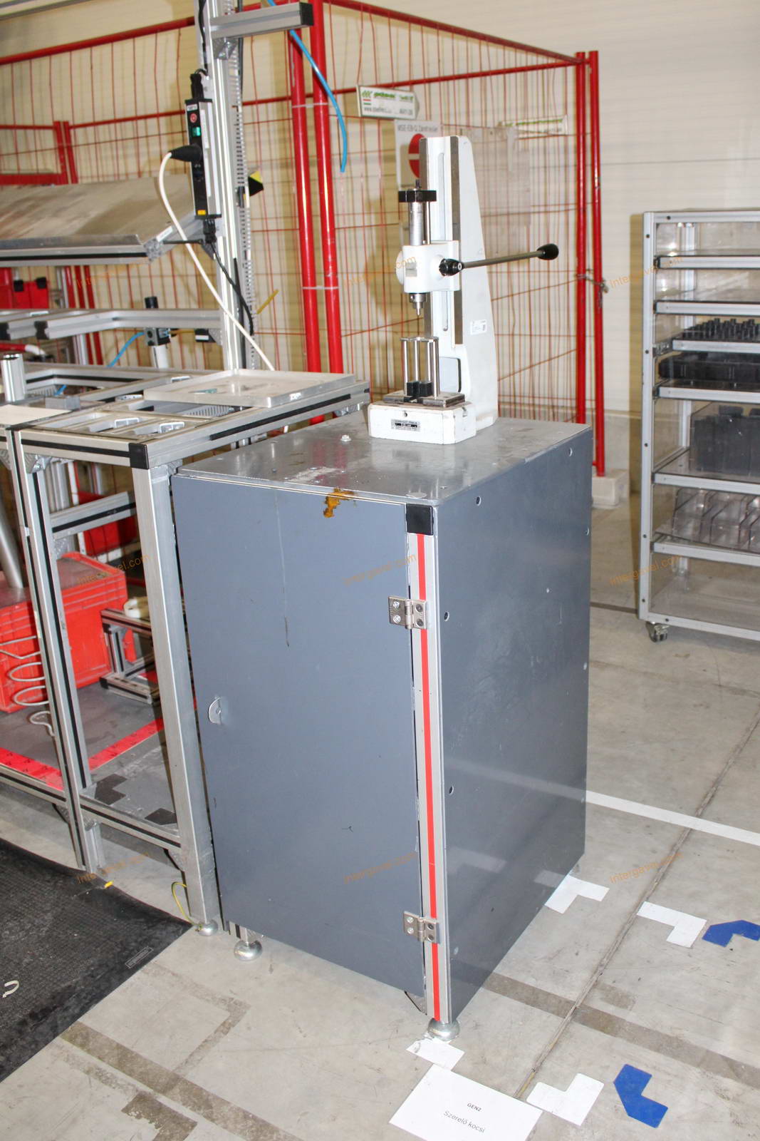 Szerelő munkahely 16