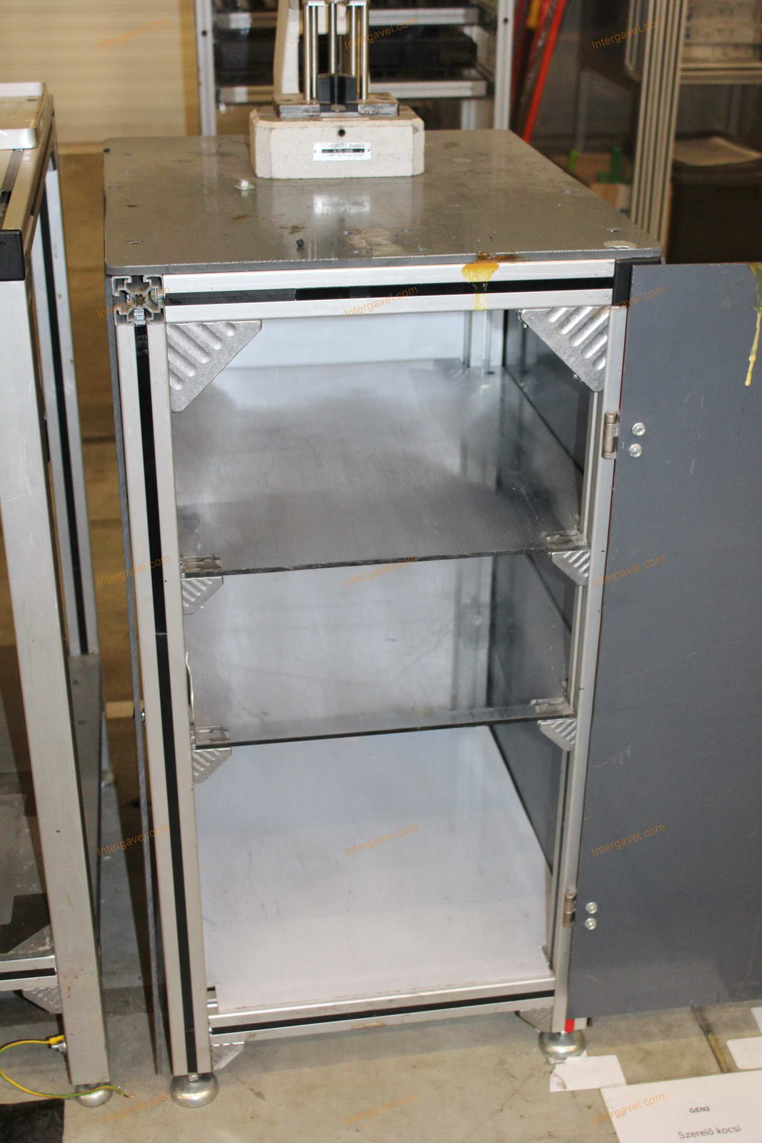 Szerelő munkahely 20