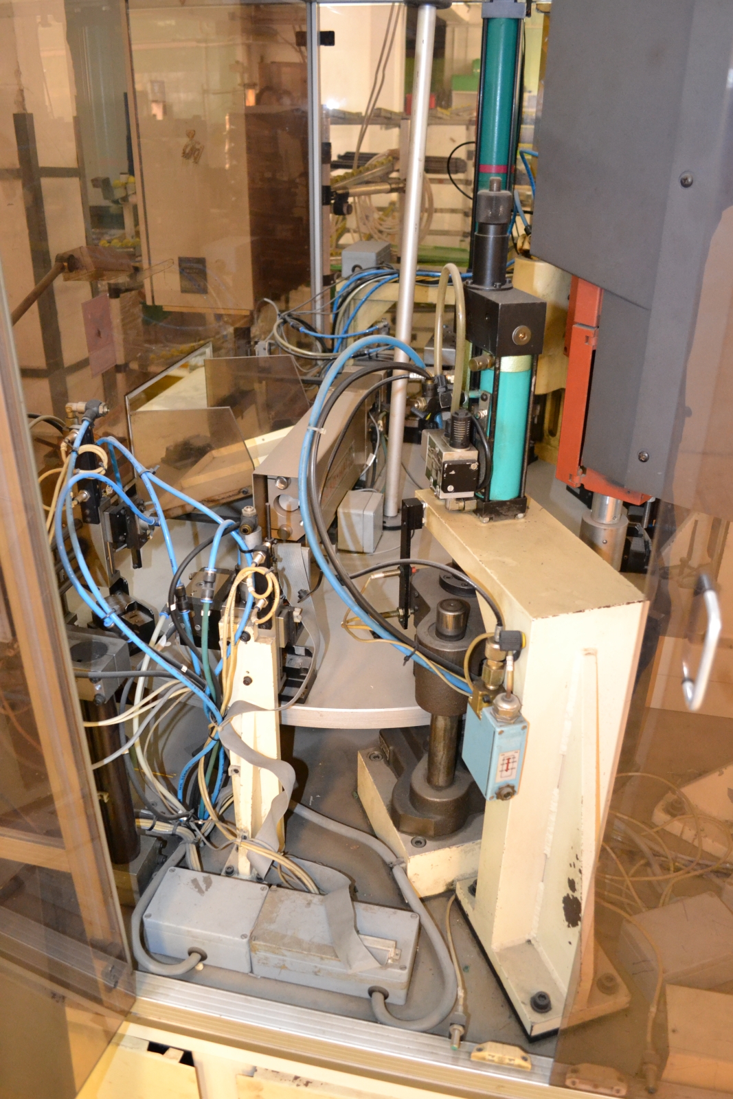 Összeszerelő gép 11