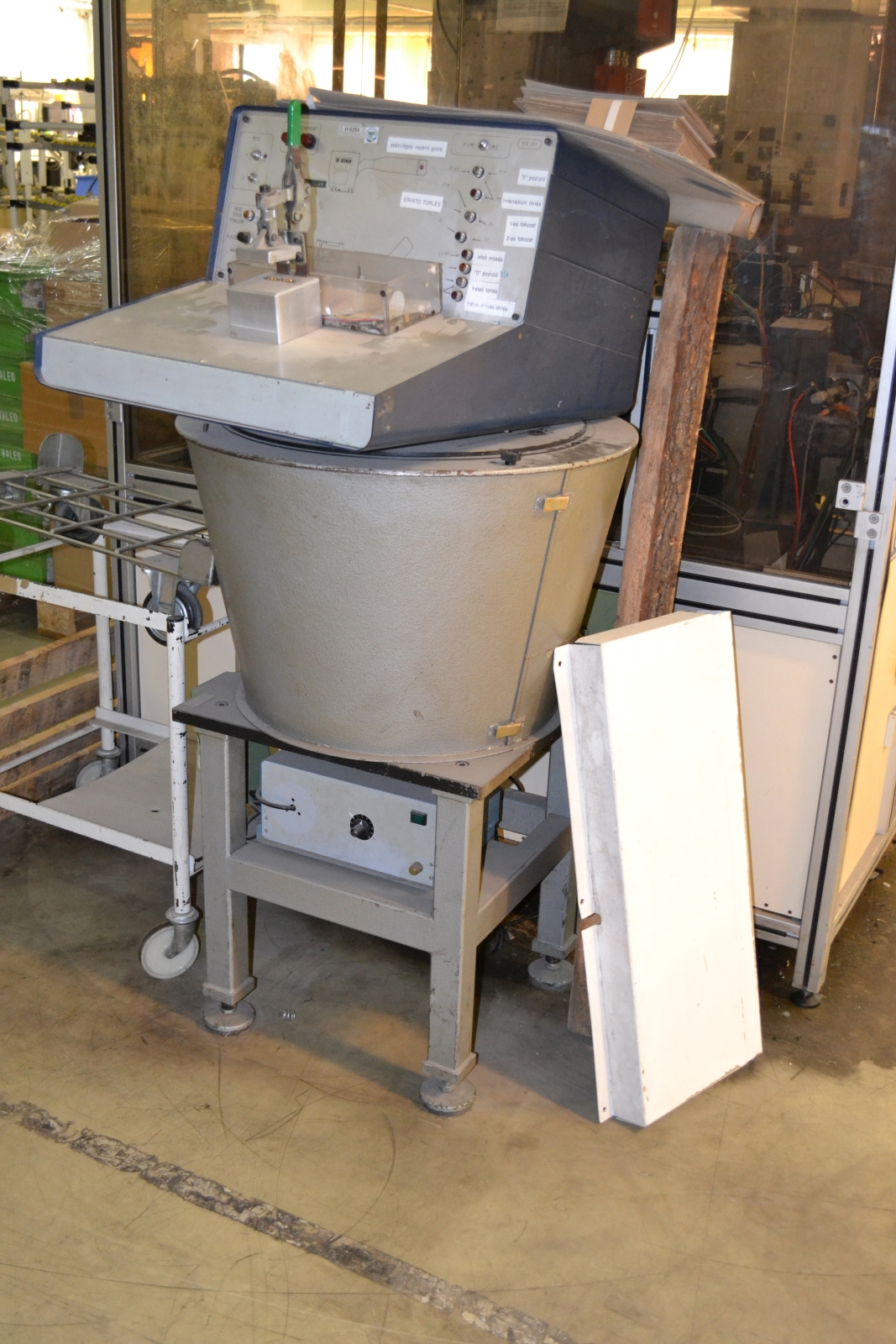 Összeszerelő gép 12