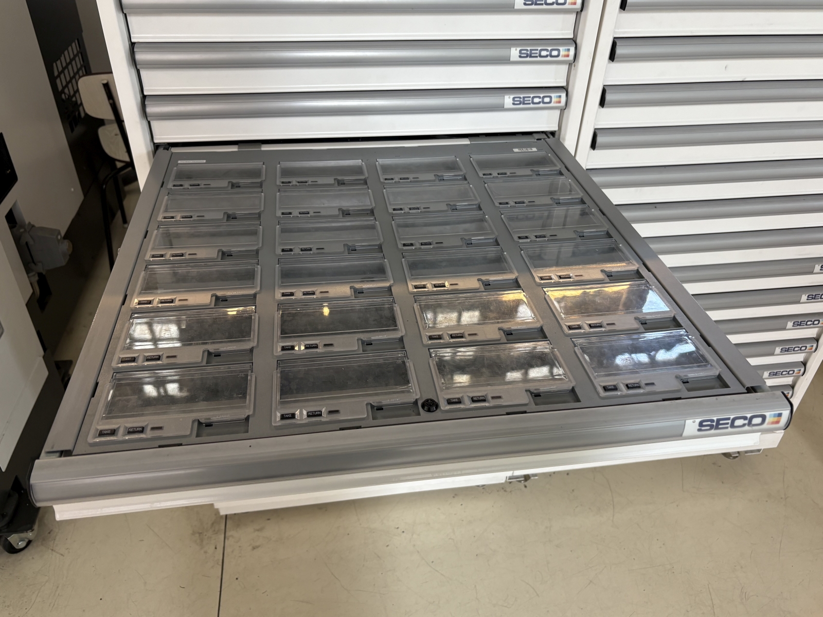 Tool dispensing machine 6