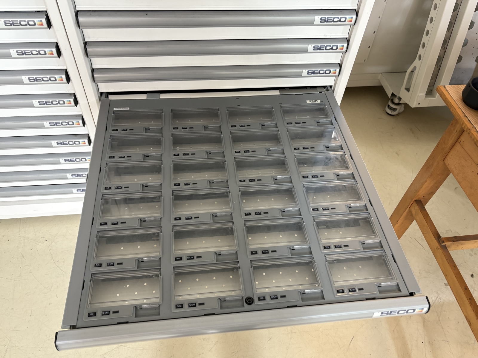 Tool dispensing machine 7