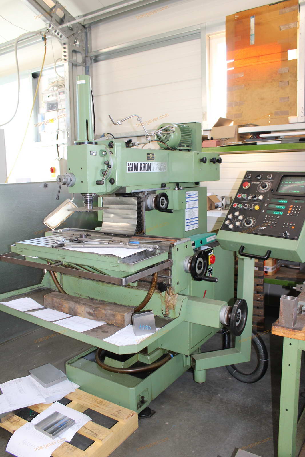 Milling machine