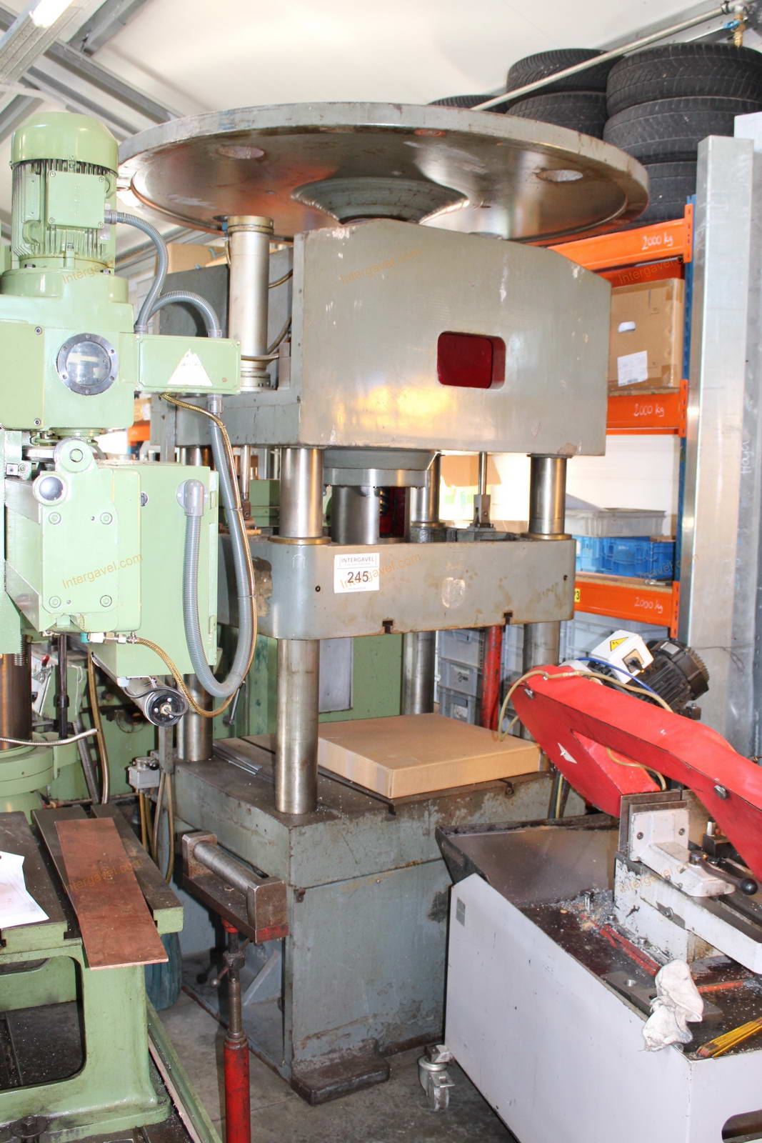 Four-pillar spindle press