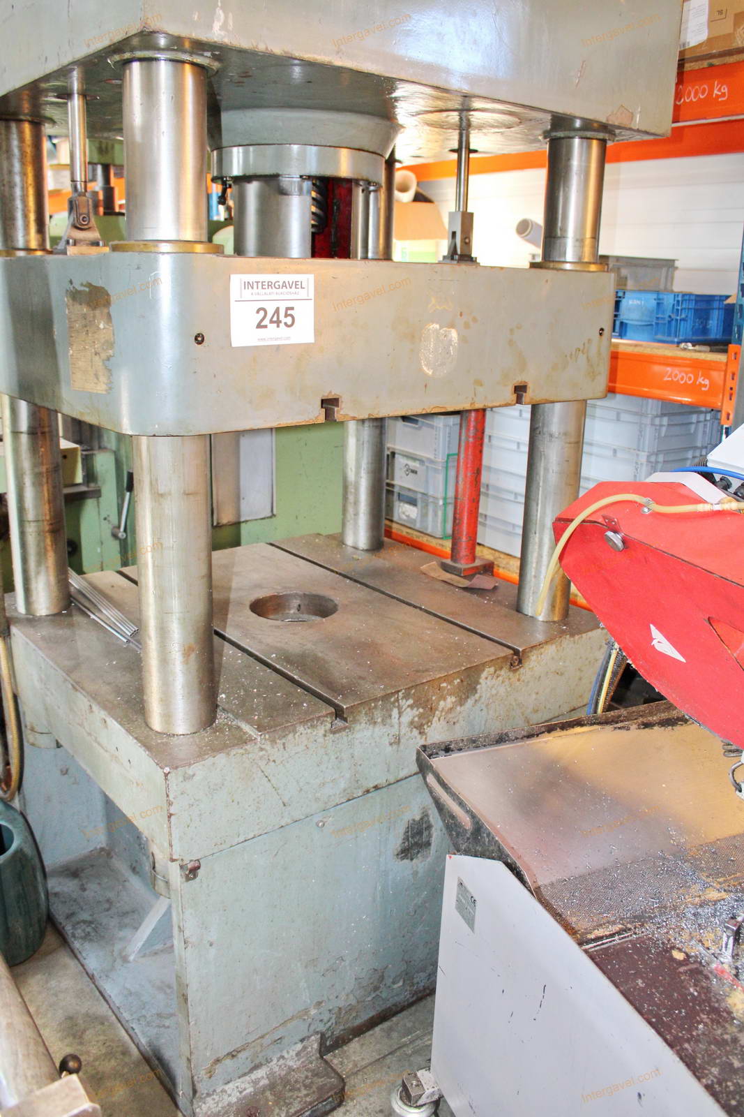 Four-pillar spindle press 4