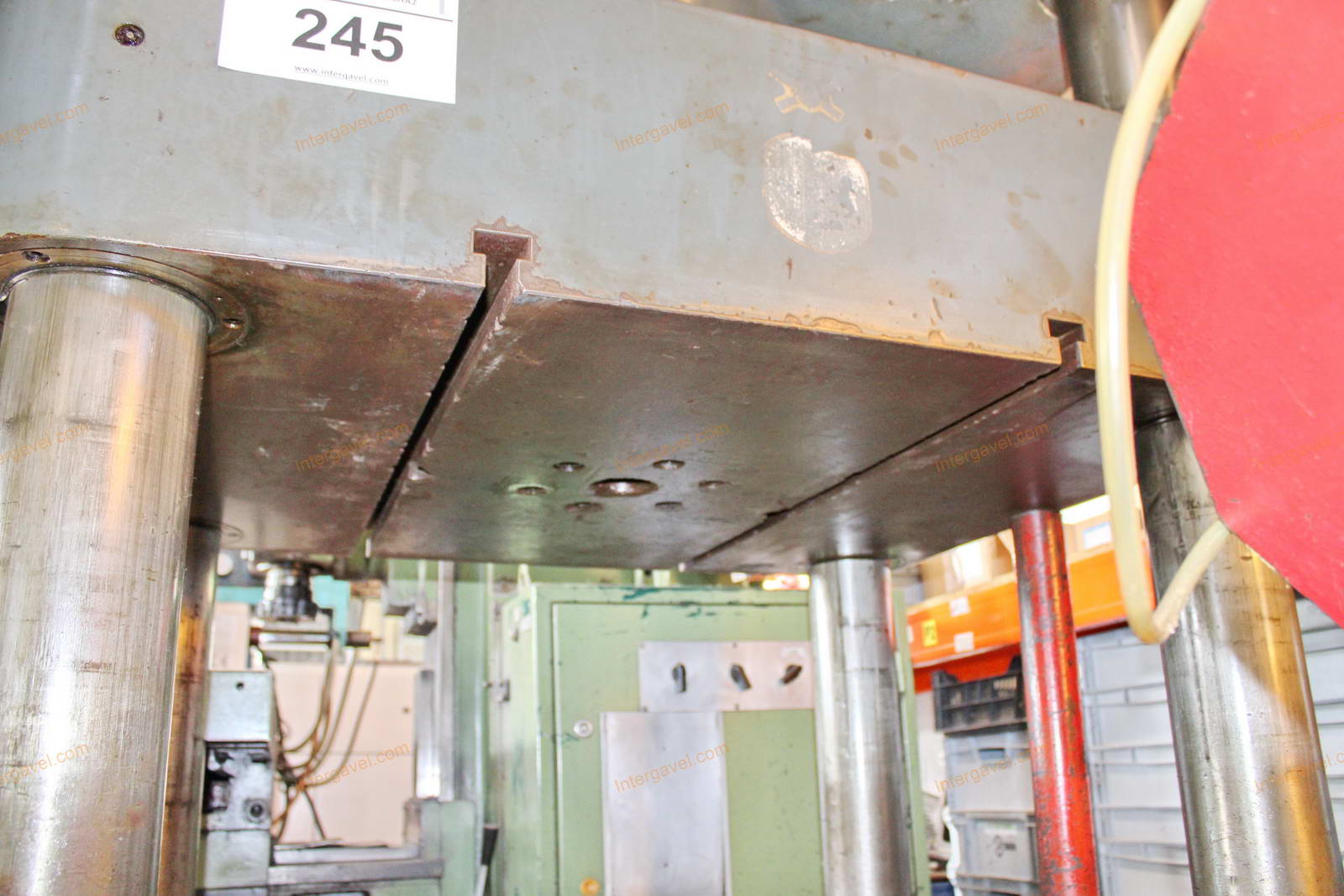 Four-pillar spindle press 7