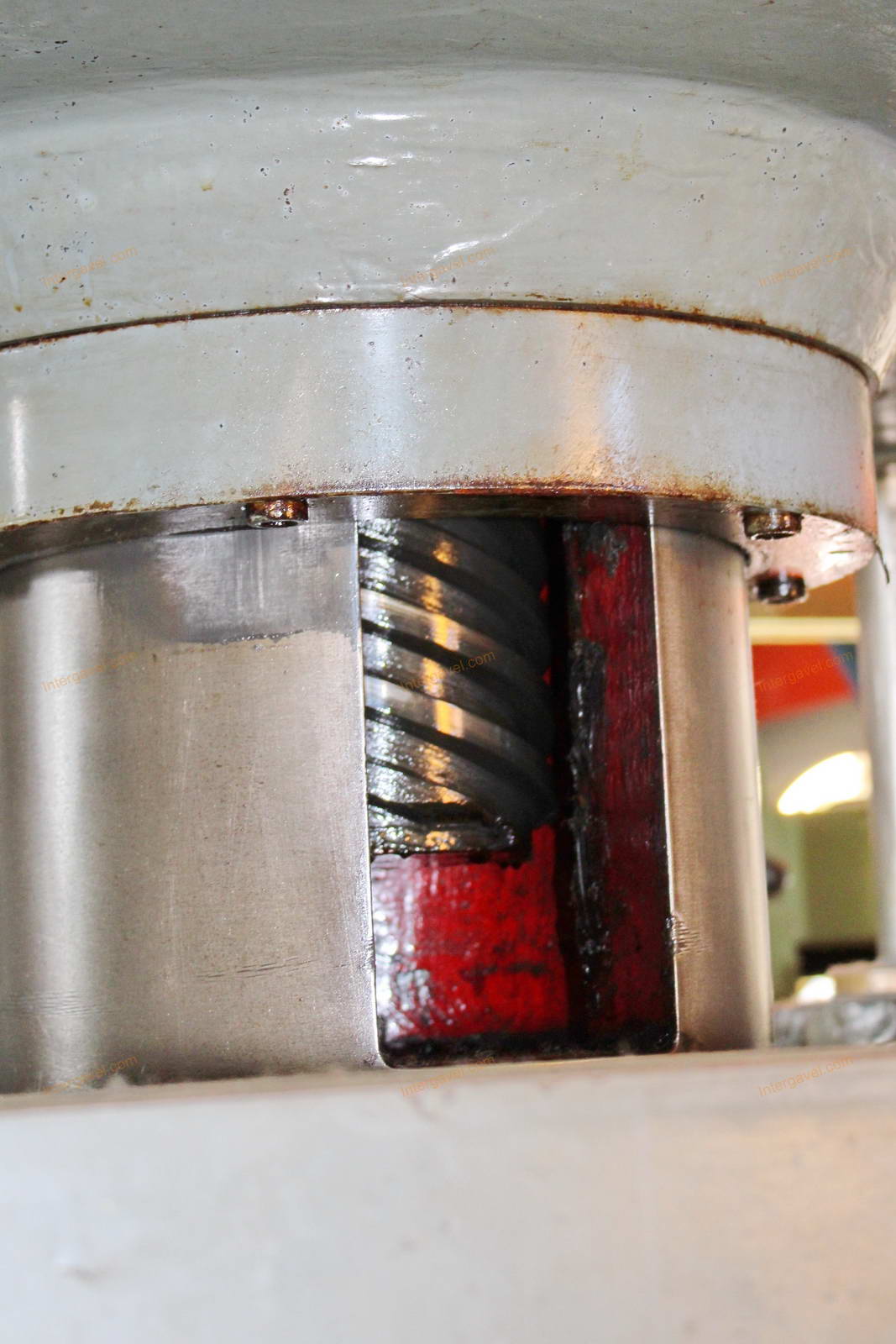 Four-pillar spindle press 8