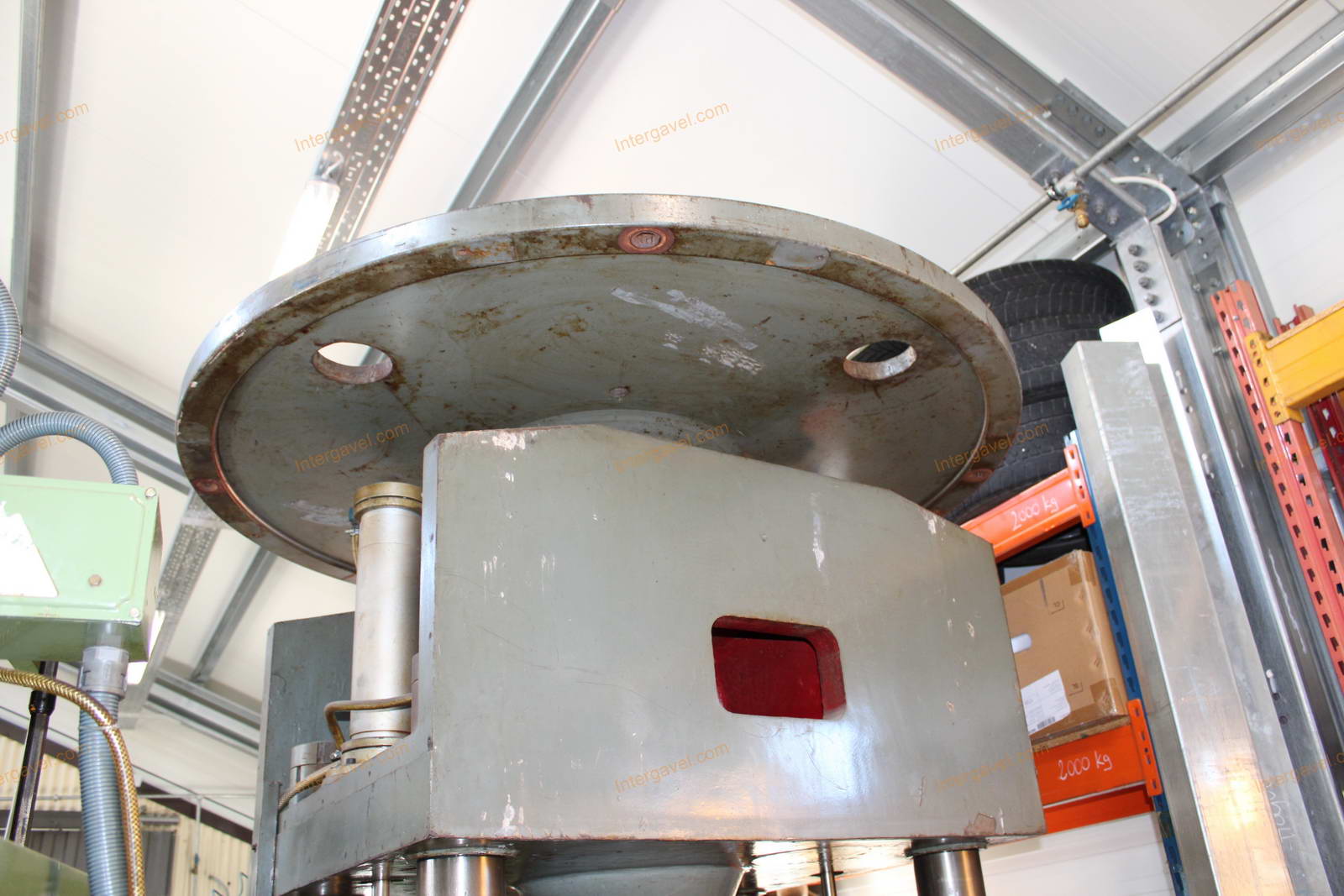 Four-pillar spindle press 9