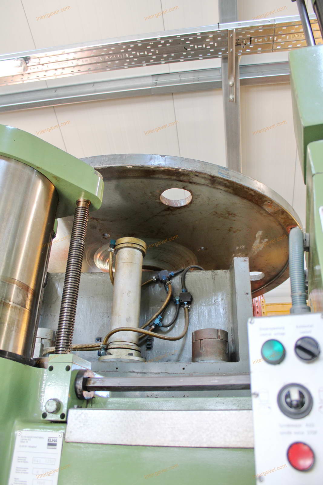 Four-pillar spindle press 10