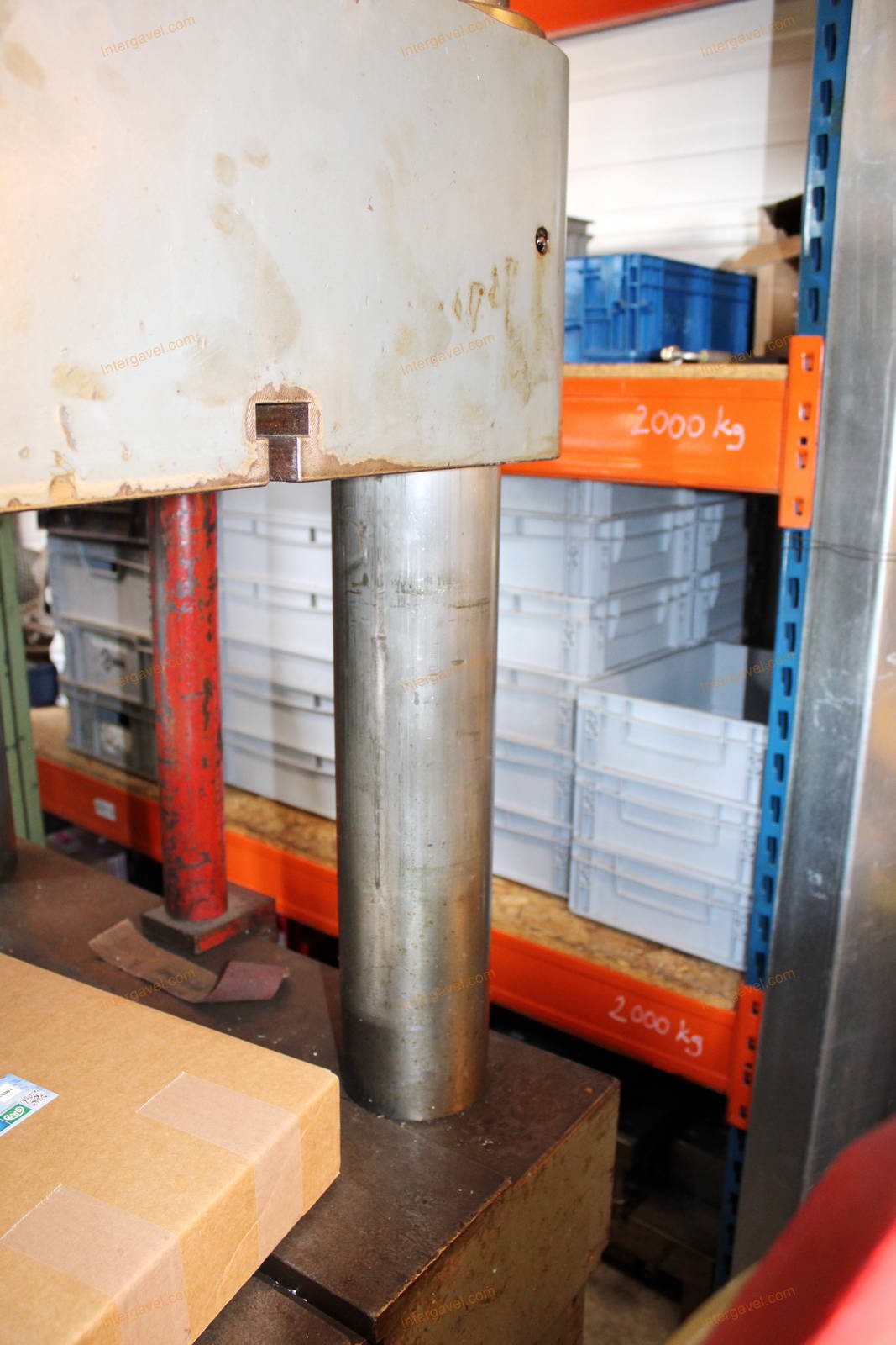 Four-pillar spindle press 13