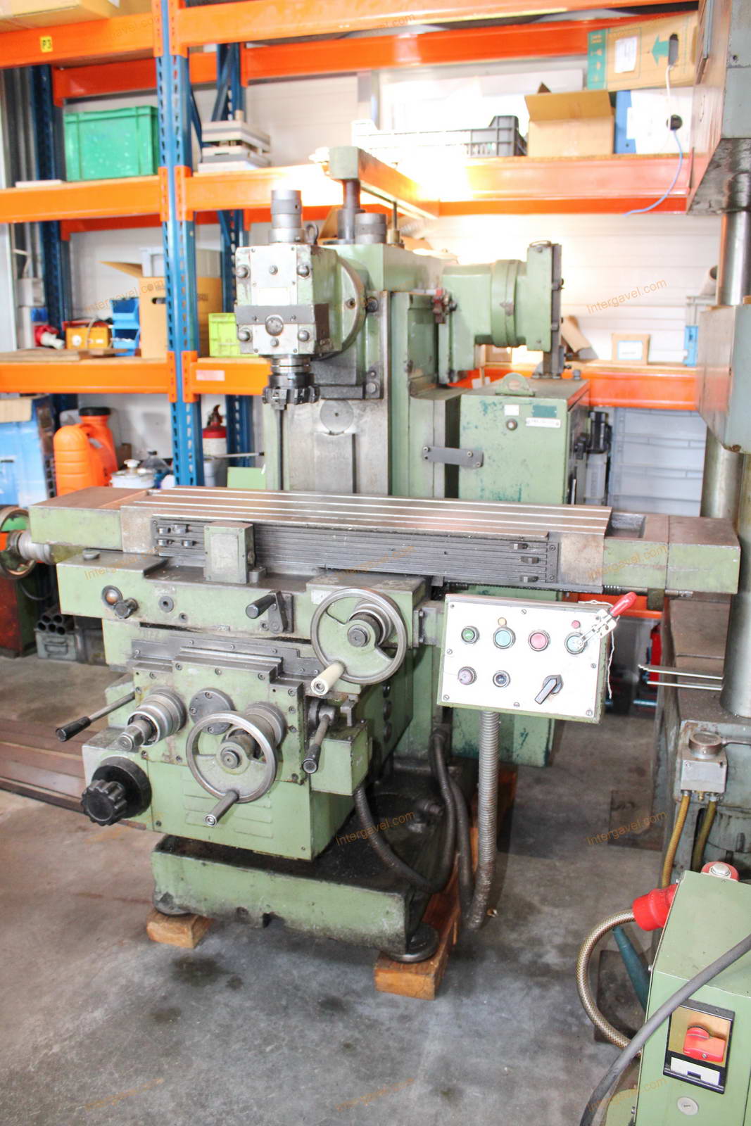 Milling machine