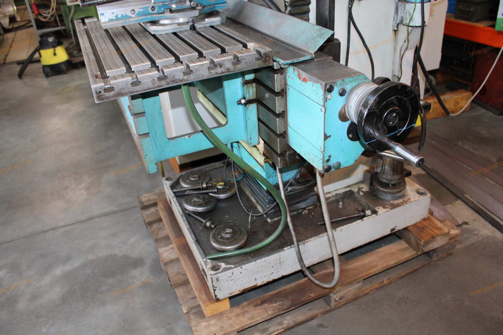 Milling machine 14