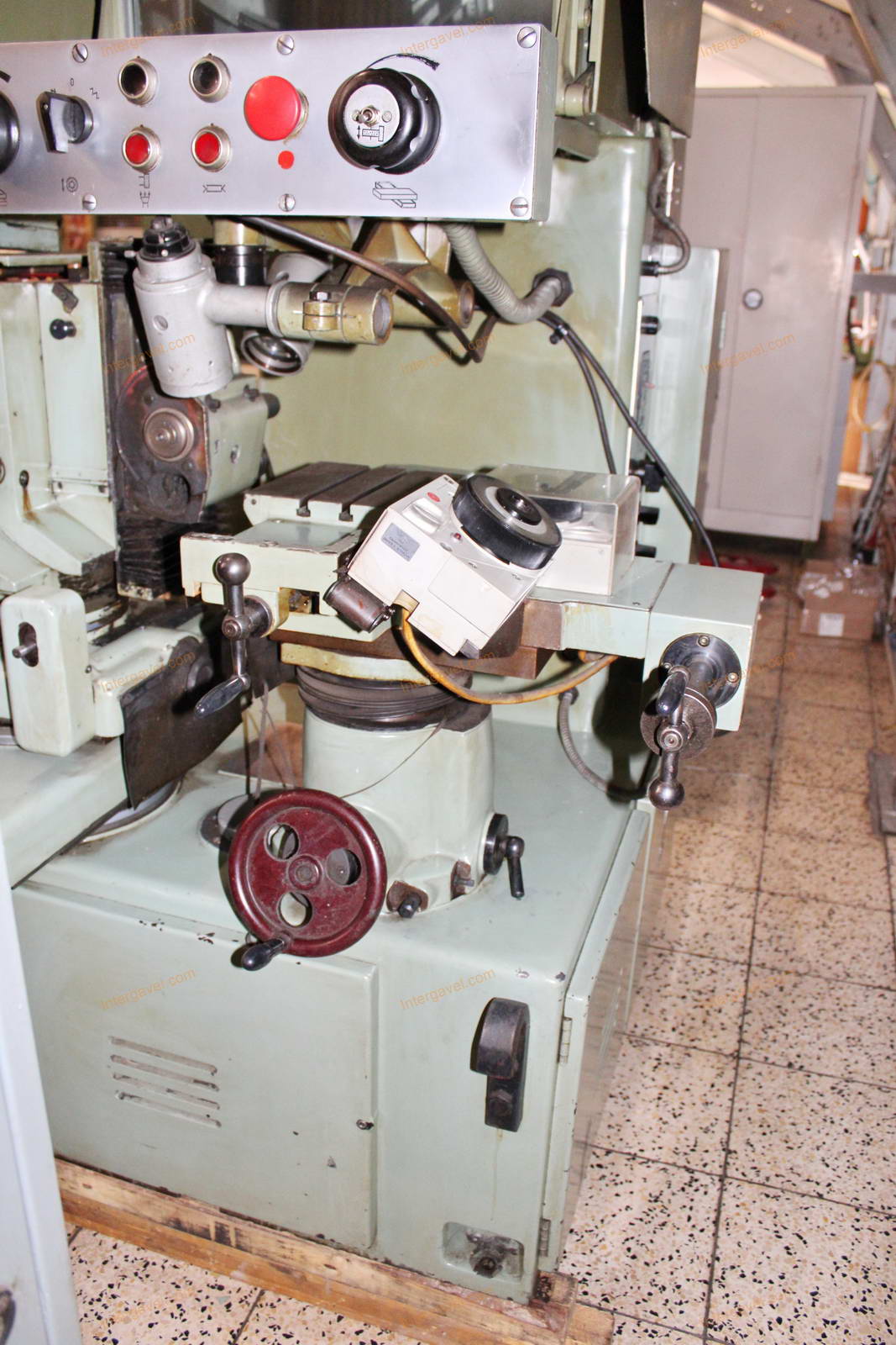 Optikai köszörű 8