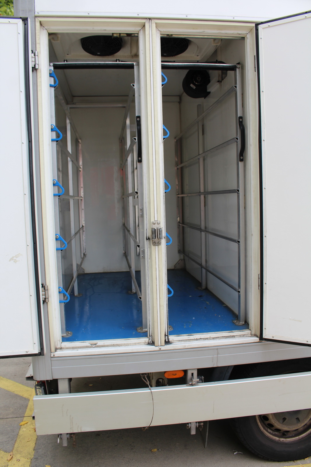 Hűtős kisteherautó 7