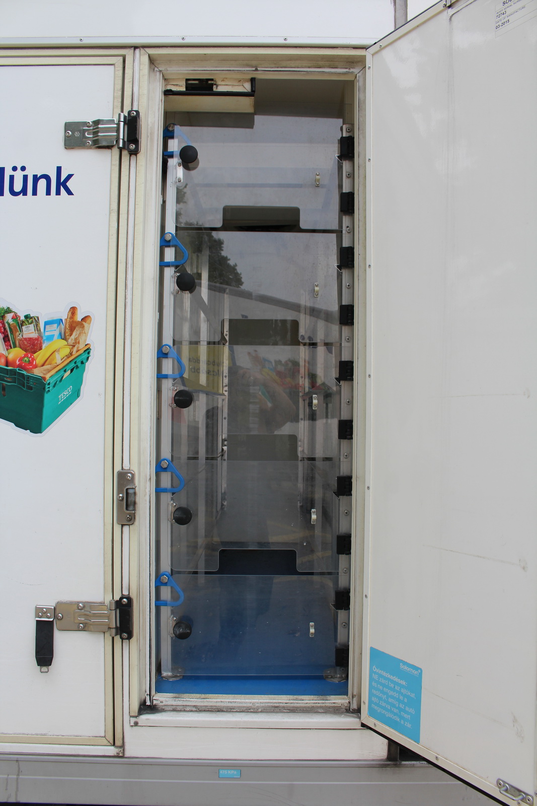 Hűtős kisteherautó 8