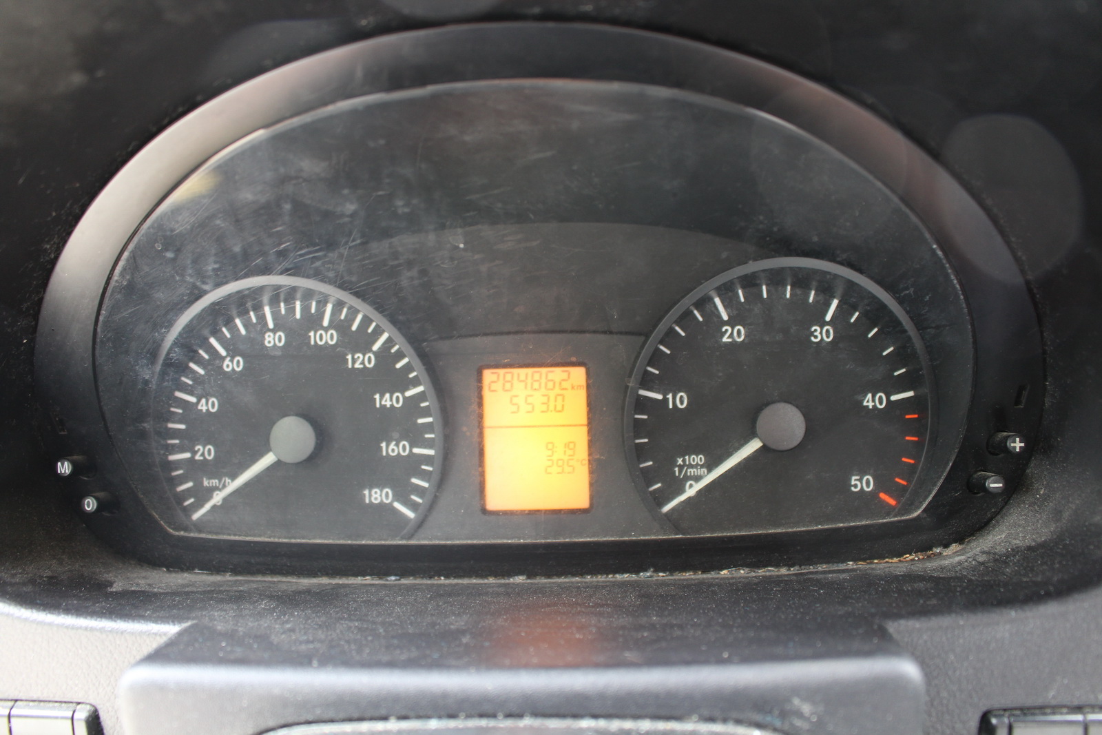 Hűtős kisteherautó 2