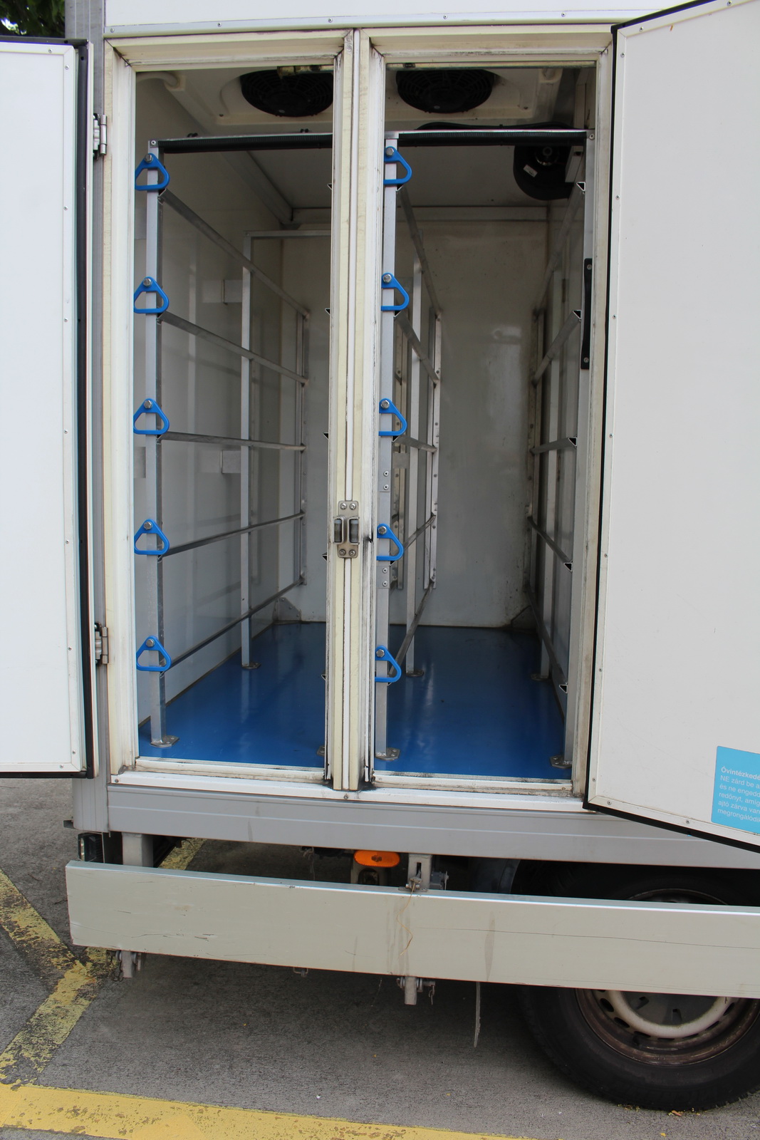 Hűtős kisteherautó 7
