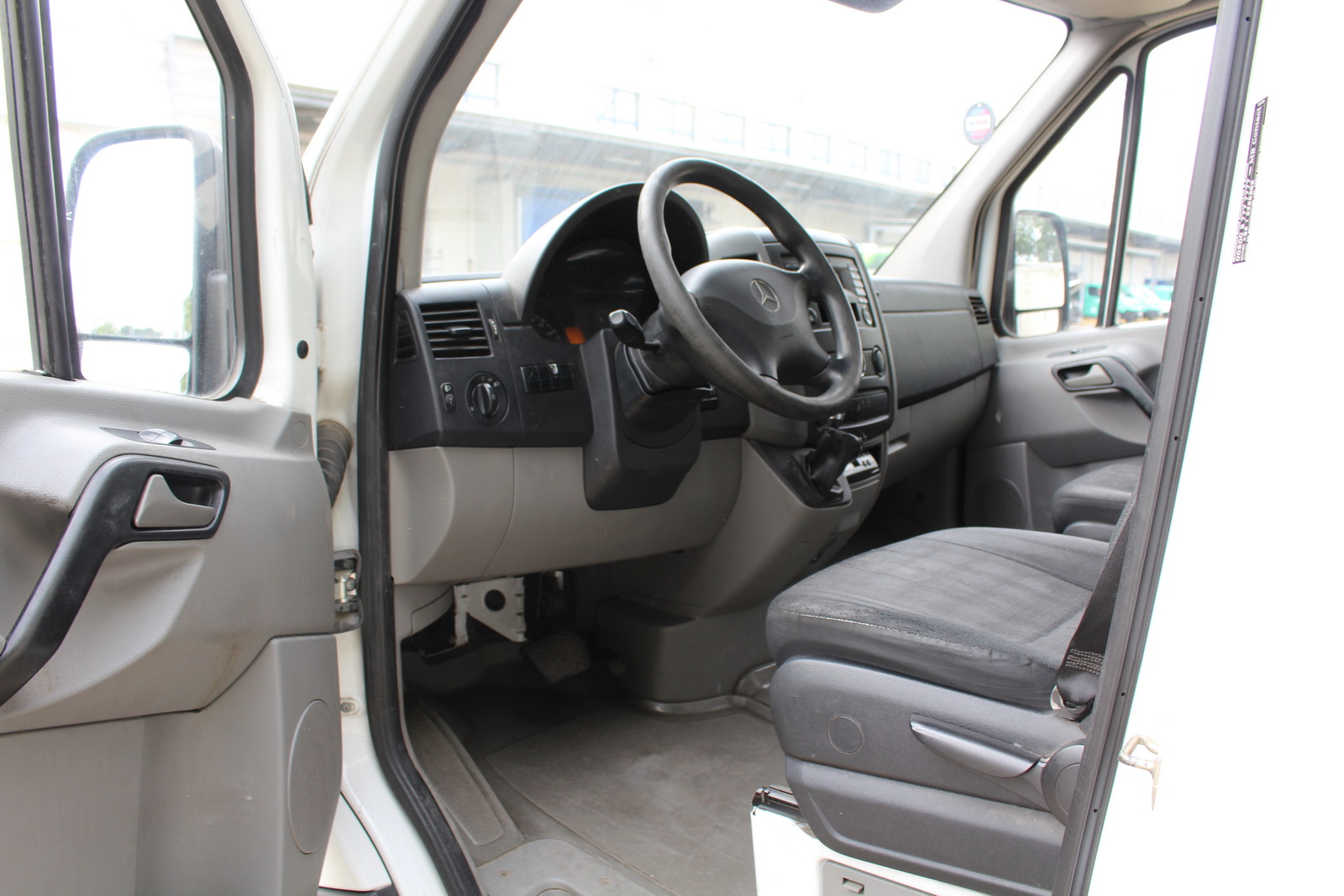 Hűtős kisteherautó 10