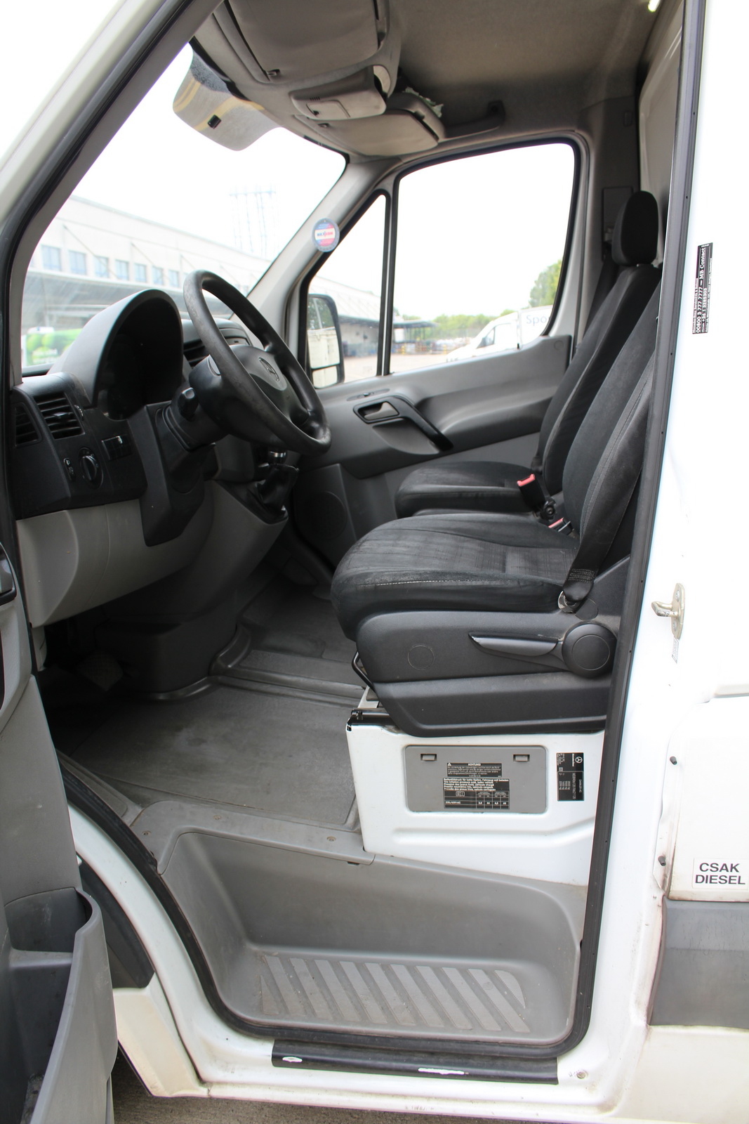 Hűtős kisteherautó 11