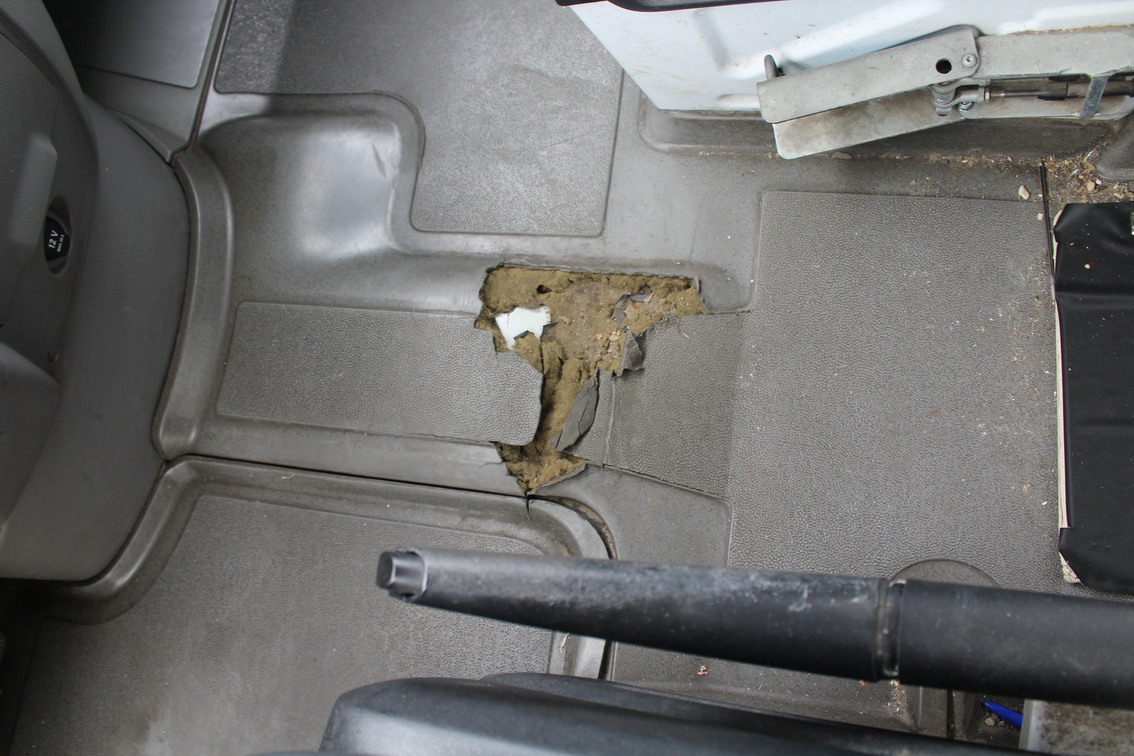 Hűtős kisteherautó 14