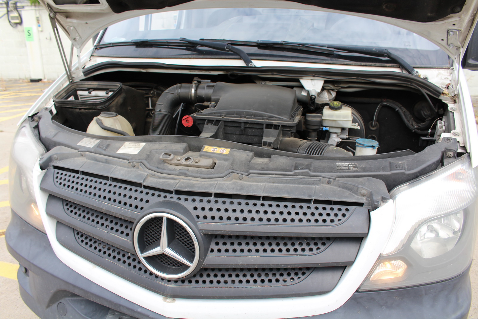 Hűtős kisteherautó 15