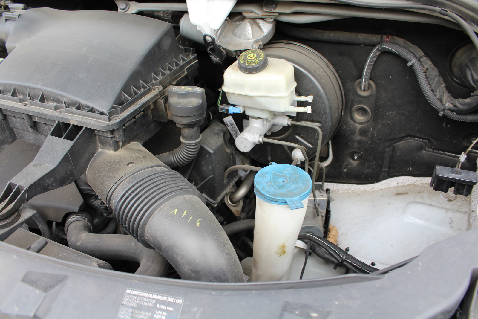 Hűtős kisteherautó 16