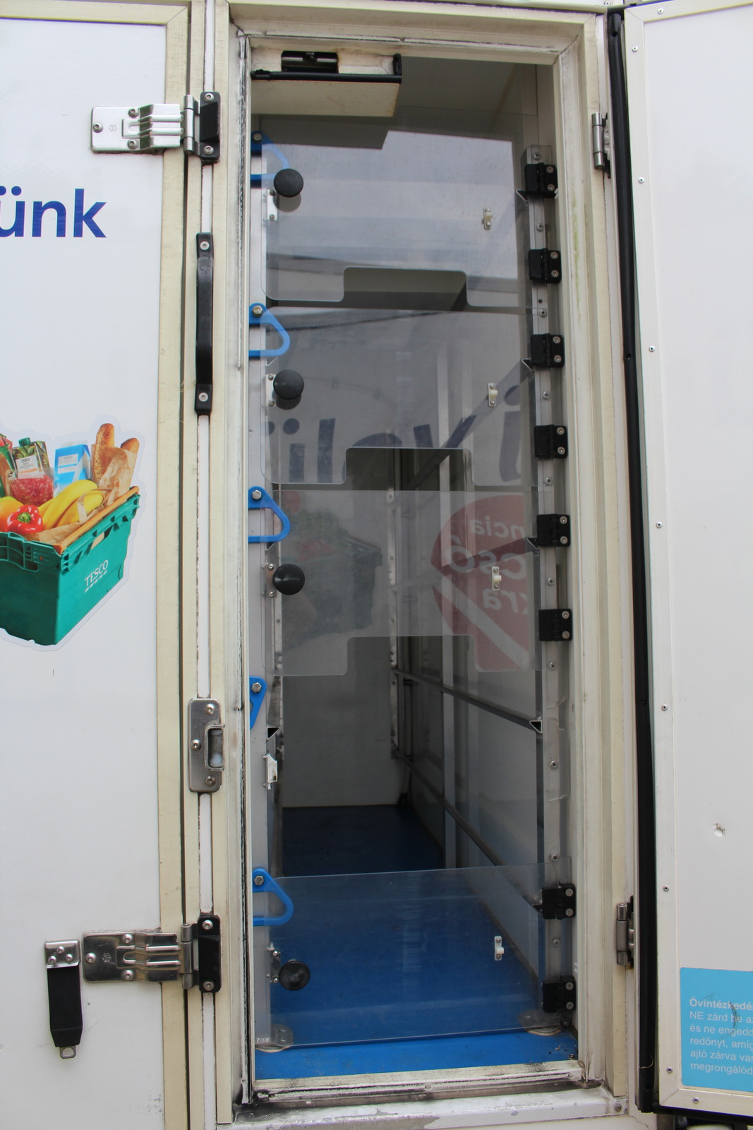 Hűtős kisteherautó 8