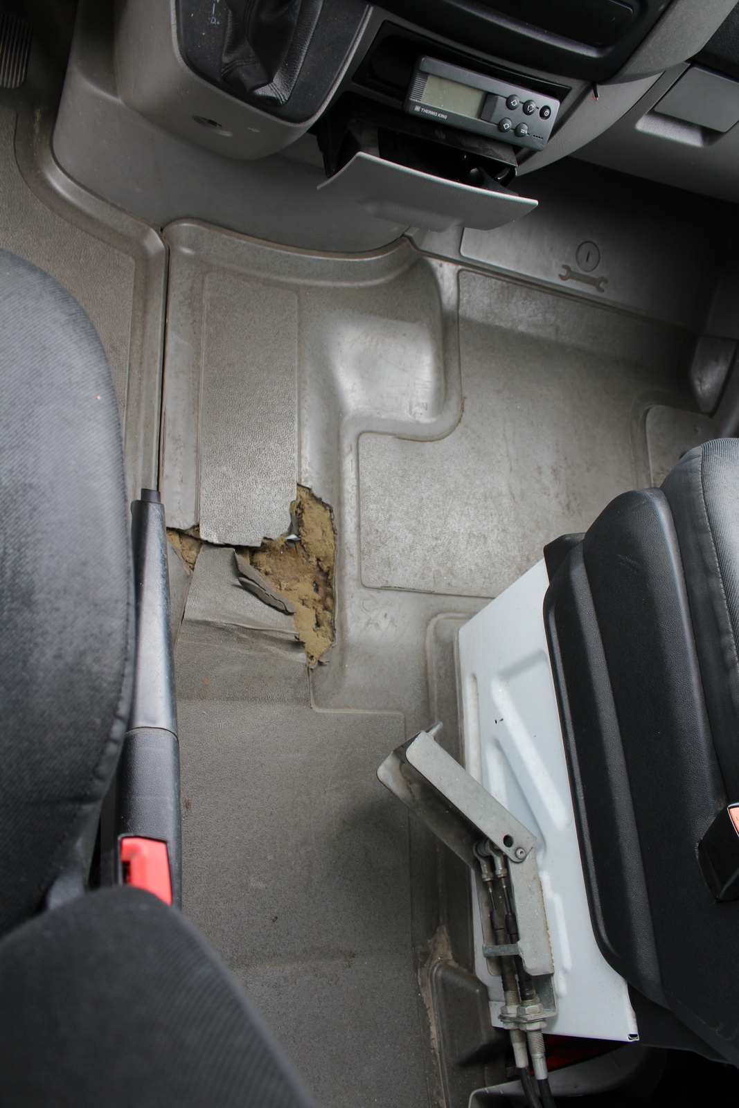 Hűtős kisteherautó 14