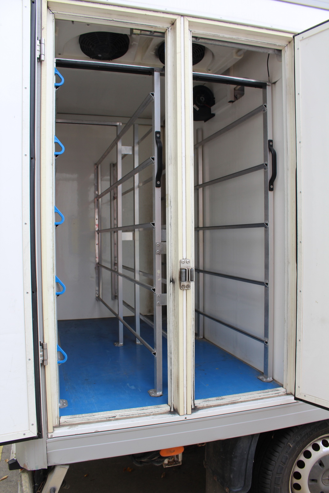 Hűtős kisteherautó 7