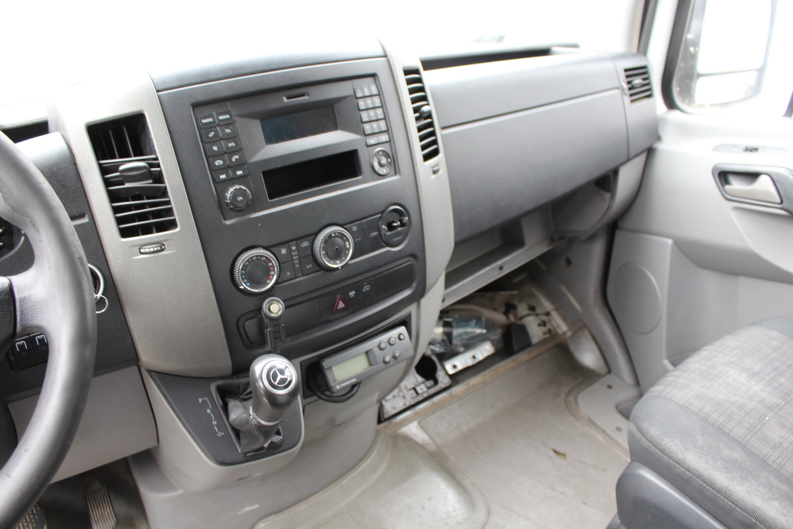 Hűtős kisteherautó 12