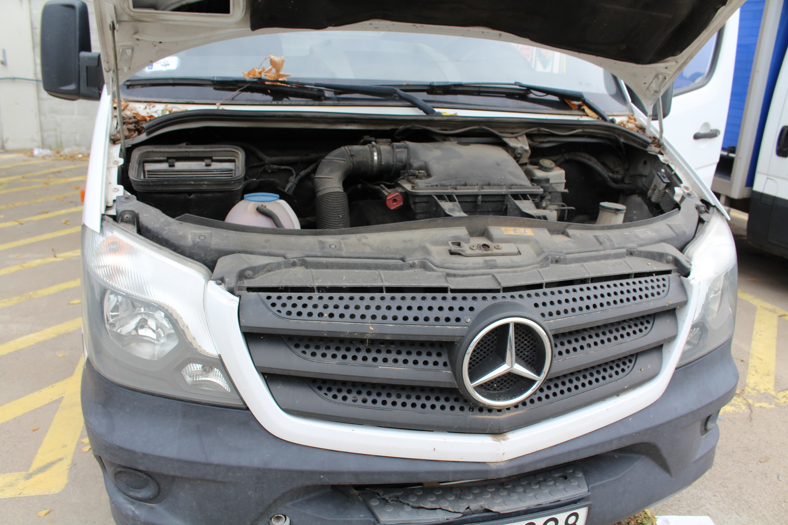 Hűtős kisteherautó 16